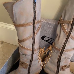 Freebird boots- like new!!